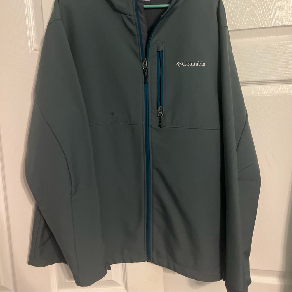 Mens Columbia jacket. Never been worn.